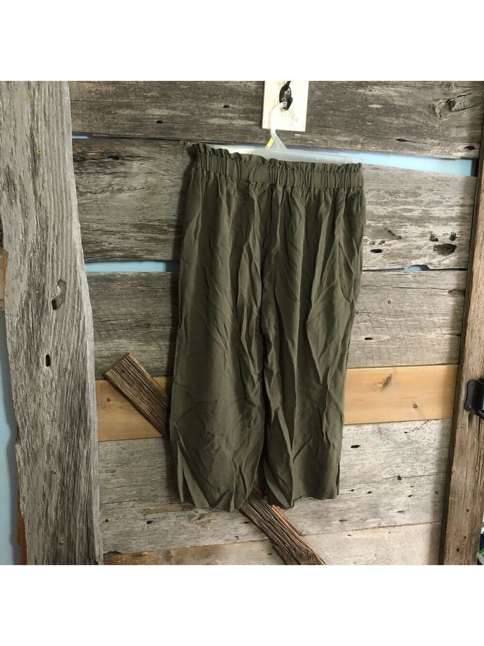suzy Shier Size Small Green Paperbag Waist Capri Pants - Picture 3 of 5